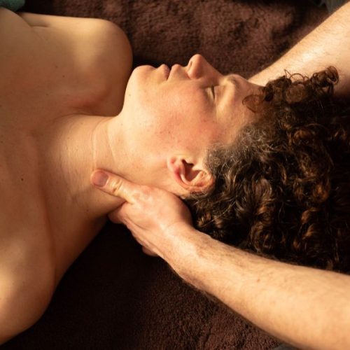 Massage Holistique : Votre Porte vers l’Épanouissement Personnel
